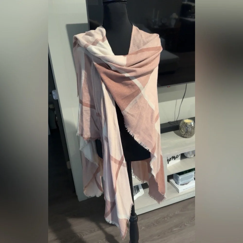 LC Lauren Conrad cozy pink